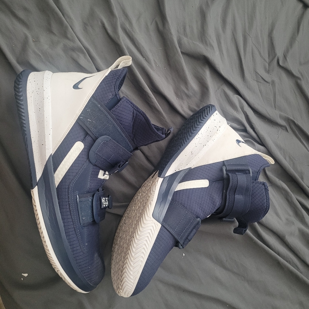 Lebron soldier 13 size 14 royal blue